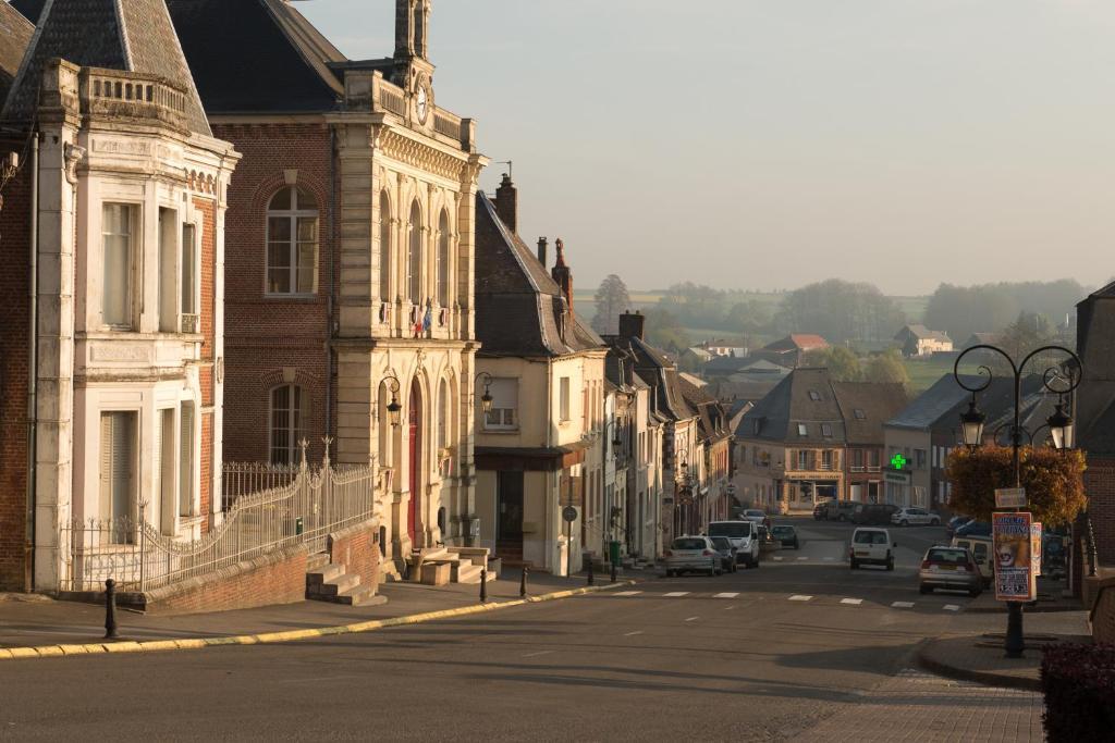 Entre Nous Hotel Rozoy-sur-Serre Exterior foto